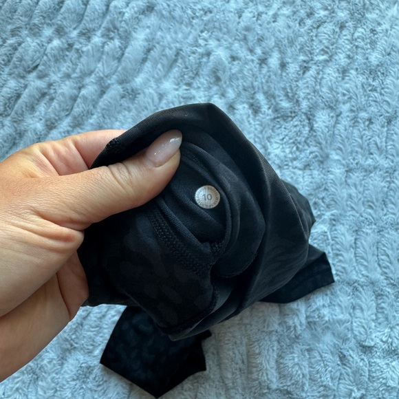 Lululemon Black Leopard Leggings 26” Size 10 - Picture 2 of 6